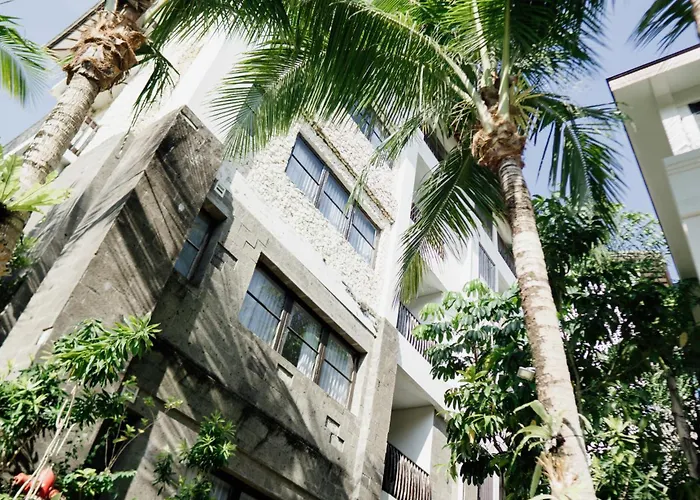 Esco Luxe Apartahotel 4*