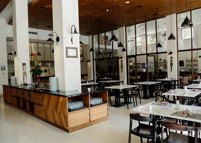 Esco Luxe Apartahotel 4*