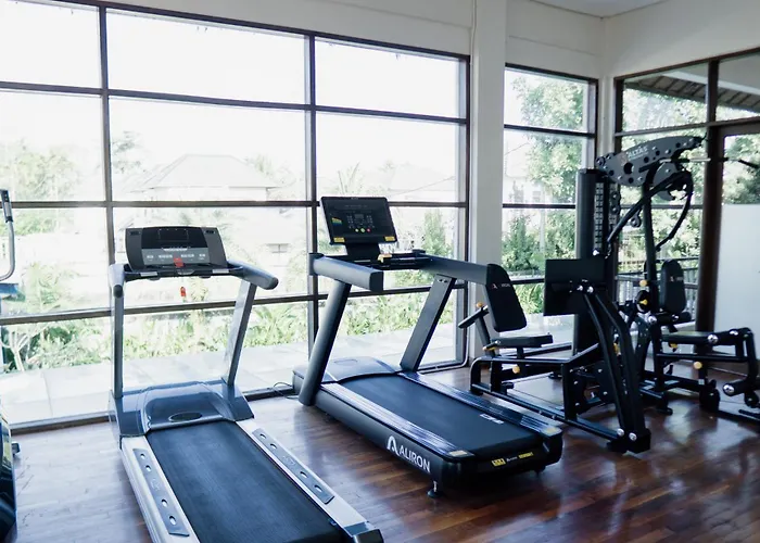 Esco Luxe Apartahotel 4*