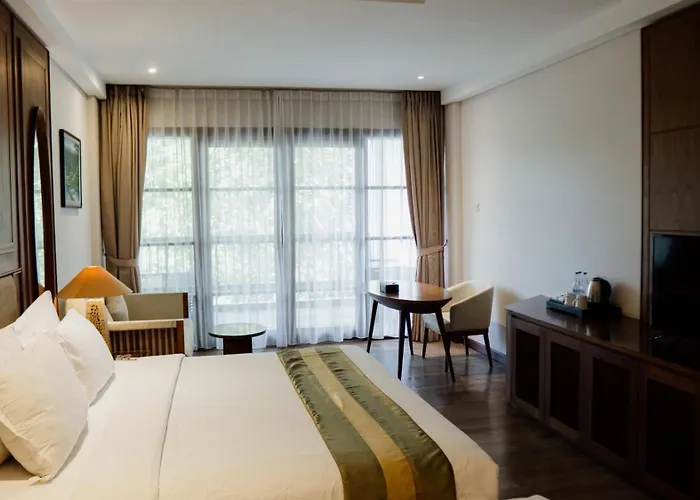 Esco Luxe Apartahotel 4*
