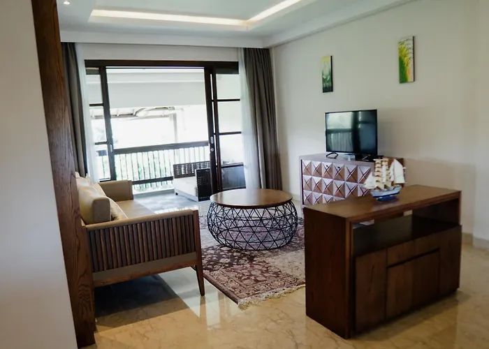 Esco Luxe Apartahotel 4*